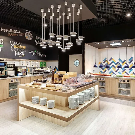 ホテル Hampton By Hilton 3*