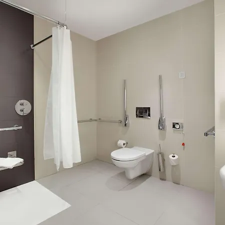 Hampton By Hilton 3*