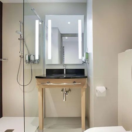 Hampton By Hilton 3*