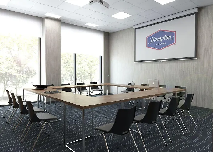 Hotell Hampton By Hilton 3*