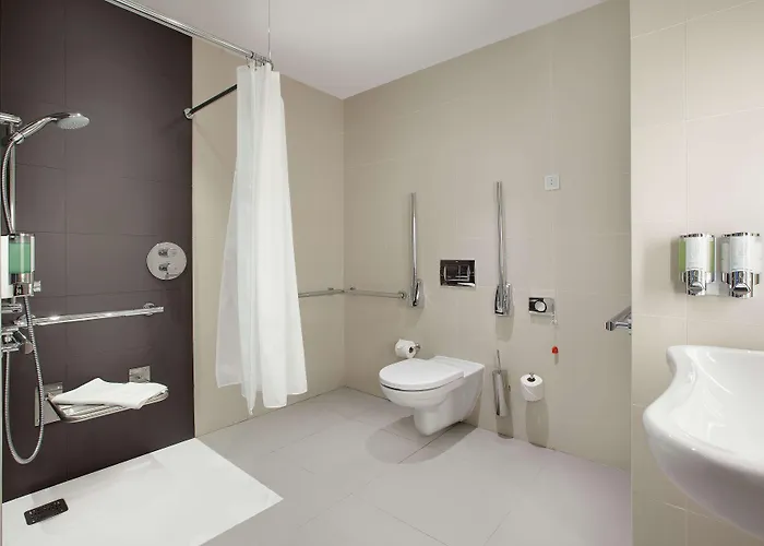 Hampton By Hilton 3*