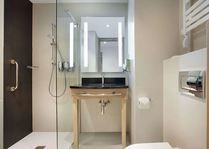 Hampton By Hilton 3*